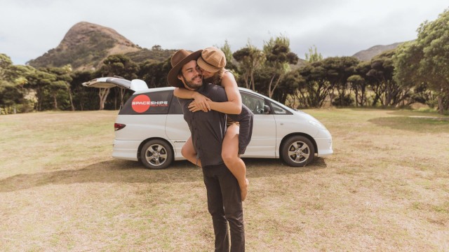 Happy travellers on NZ road trip