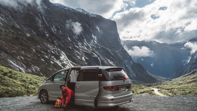 Beta 2S preparing for hike